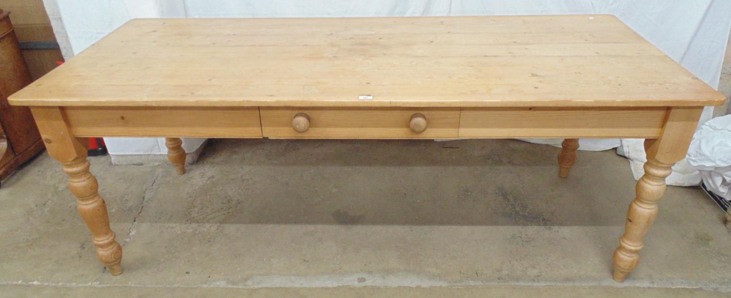 Large modern pine kitchen table having single drawer, standing on turned legs - 211cm x 91cm x - Bild 2 aus 6