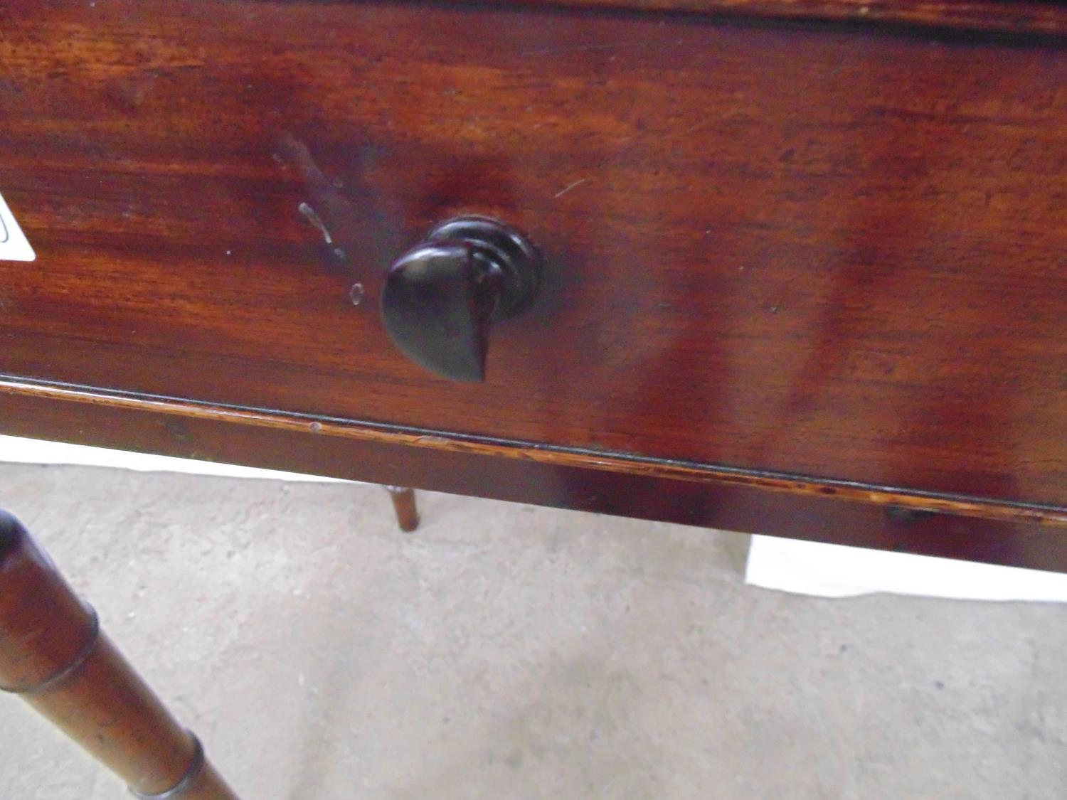 Mahogany side table having one long drawer, standing on turned legs - 94cm x 51cm x 79cm tall Please - Bild 3 aus 3