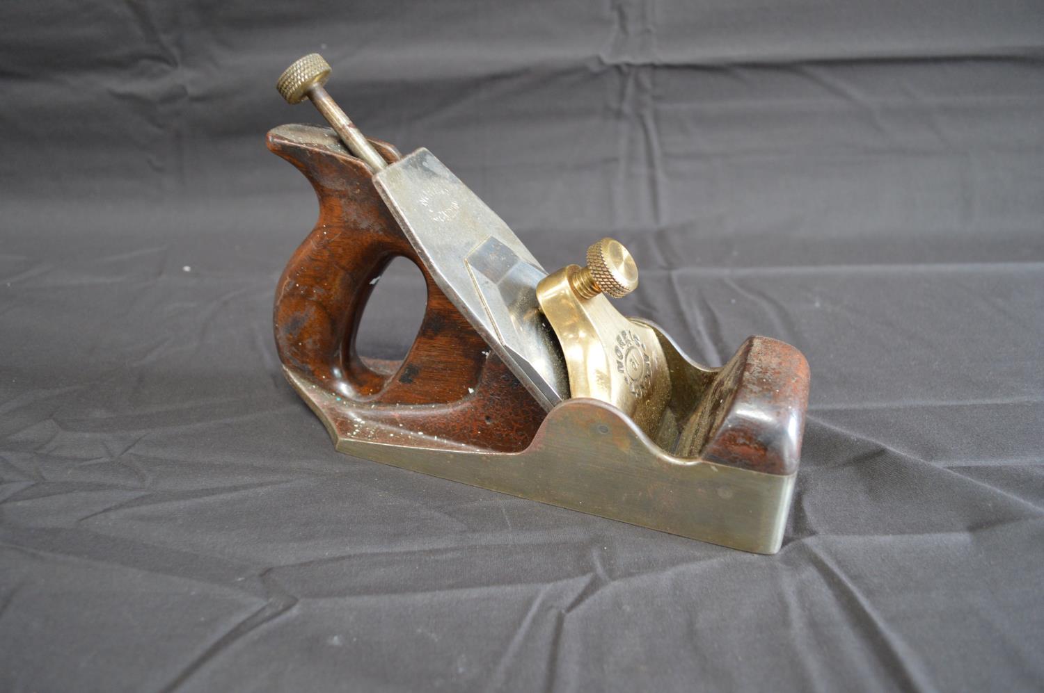 Norris, London No. 51 smoothing plane - 22cm long x 6.7cm wide Please note descriptions are not - Bild 3 aus 4