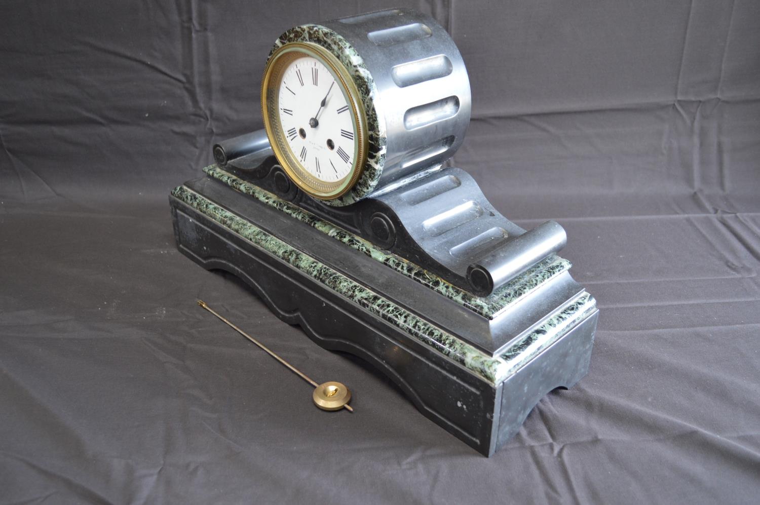 Slate and green marble cased mantle clock having John Bennett movement with white enamel dial, black - Bild 2 aus 5