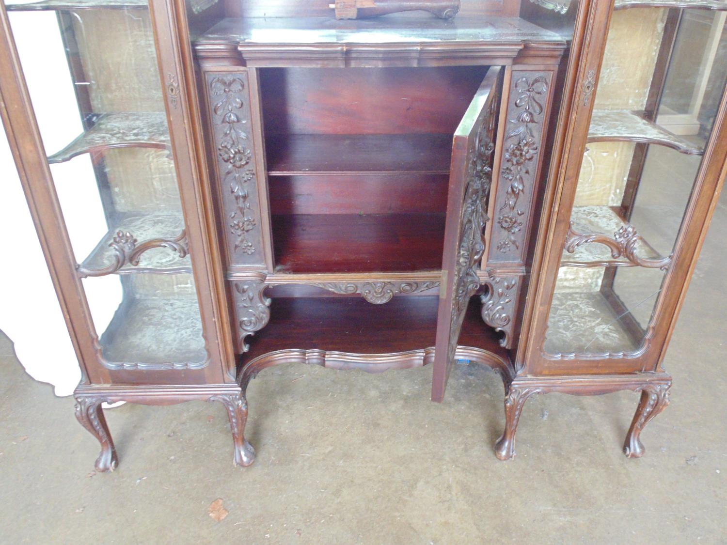 Mahogany display cabinet with mirror back, standing on carved cabriole legs - 155cm x 46cm x 181cm - Image 3 of 6