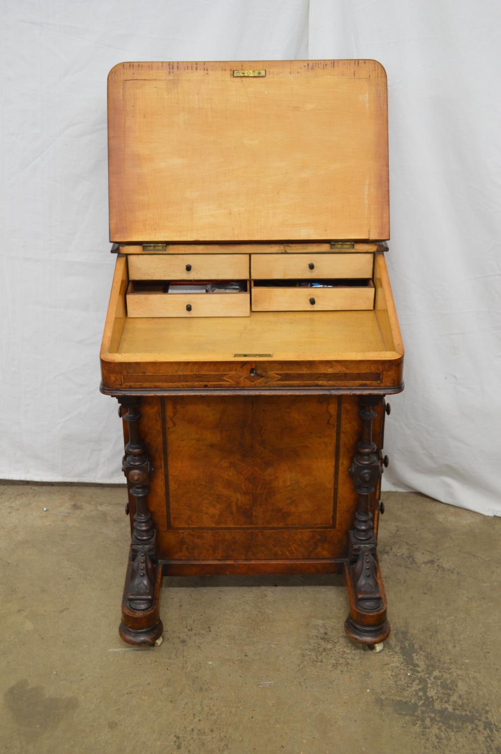 Victorian walnut Davenport desk the front lifting to reveal fitted drawers over a bank of four right - Bild 2 aus 5
