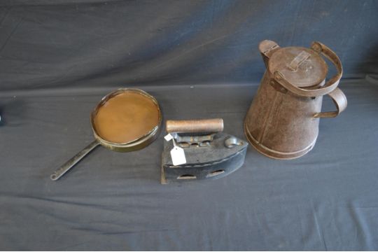 Group of metalware to comprise: charcoal iron, copper frying pan with iron handle and Victorian - Image 3 of 3