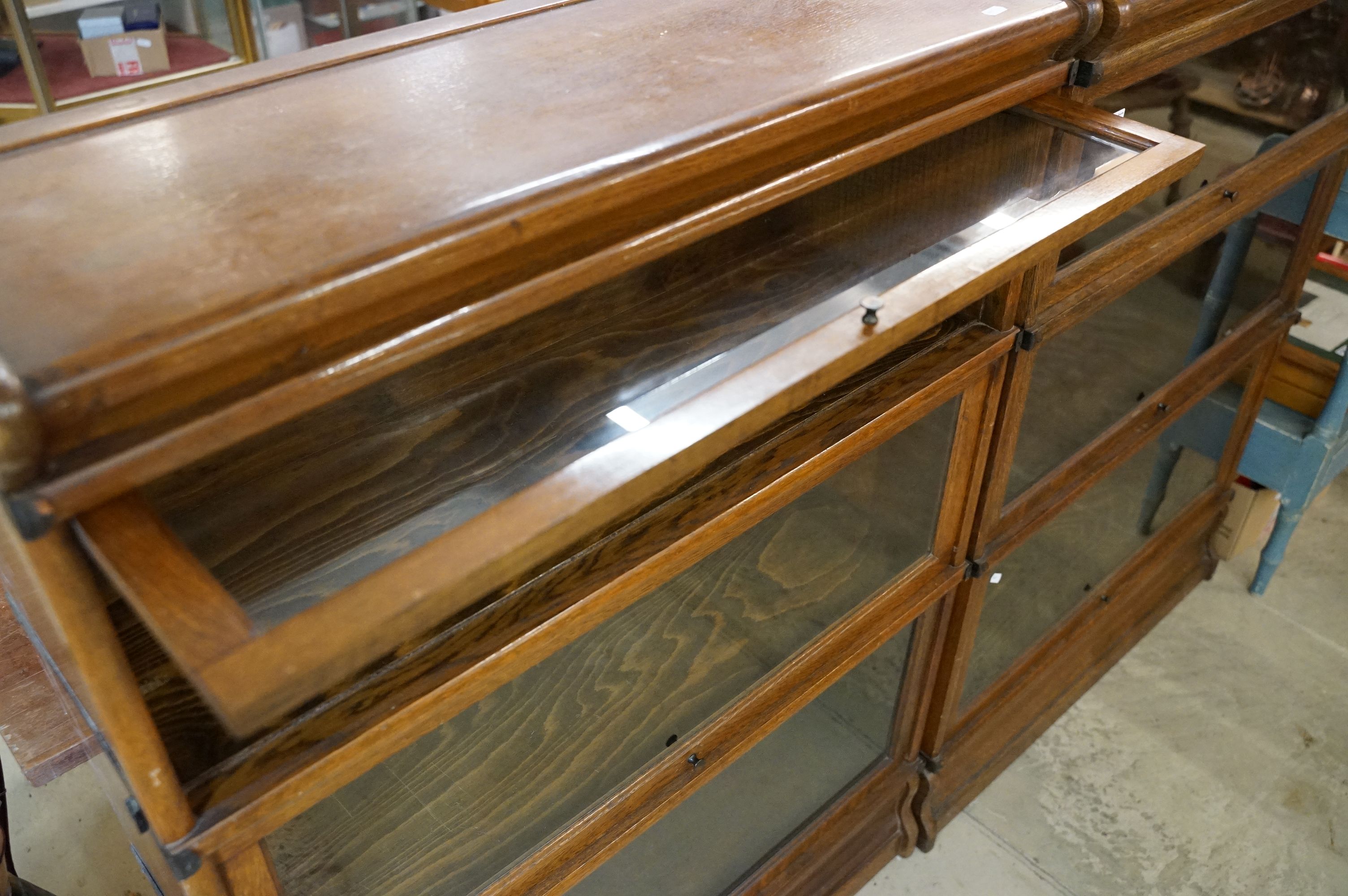 Early 20th century Globe Wernicke Oak Three Section Modular Bookcase, each section with plain glazed - Image 3 of 7