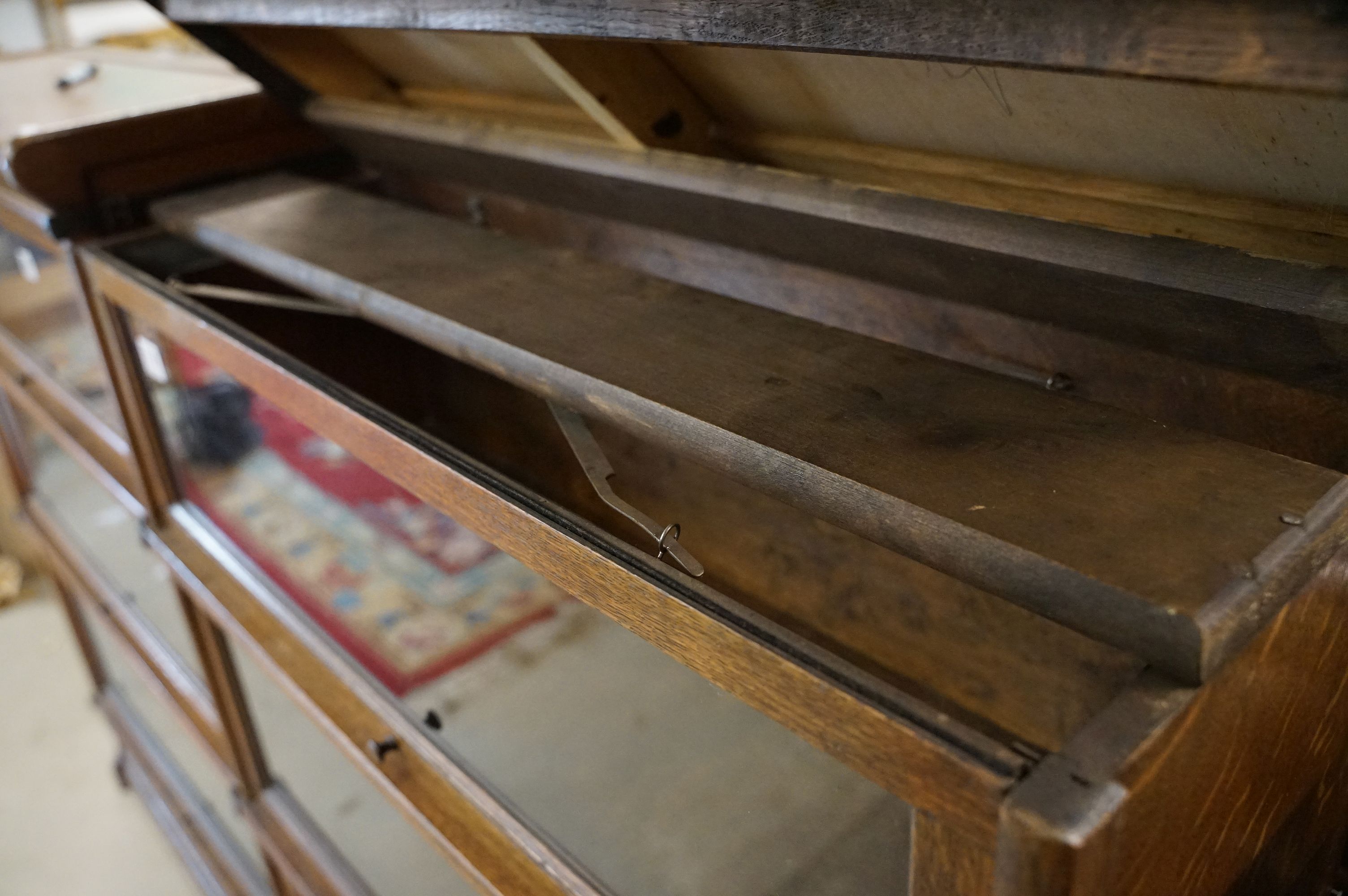 Early 20th century Globe Wernicke Oak Three Section Modular Bookcase, each section with plain glazed - Image 5 of 7