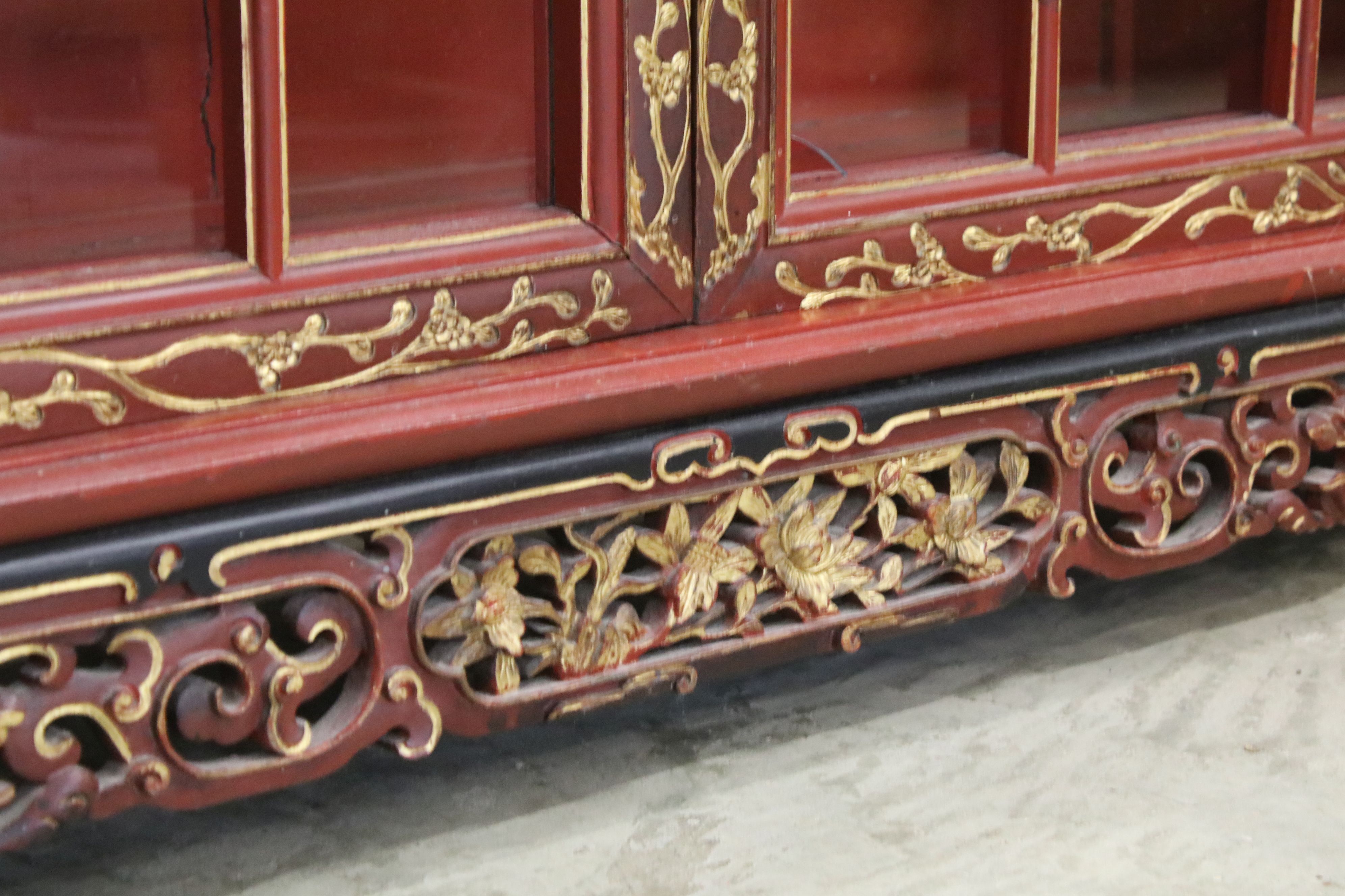 Red Lacquered and Gilt decorated Inverted Breakfront Display Cabinet in the Chinese manner, the - Image 4 of 14