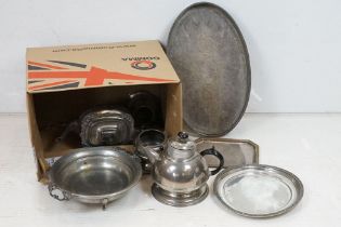 Collection of metalware to include an oval silver plated gallery tray (41.5cm long), silver plated