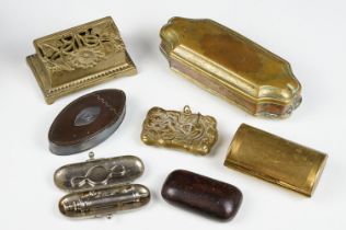 A small group of mixed collectables to include vesta case, snuff boxes, stamp box....etc.