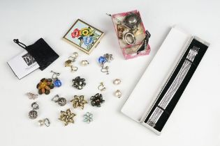 Collection of jewellery to include late 19th century silver brooch modelled as a Maltese cross; a