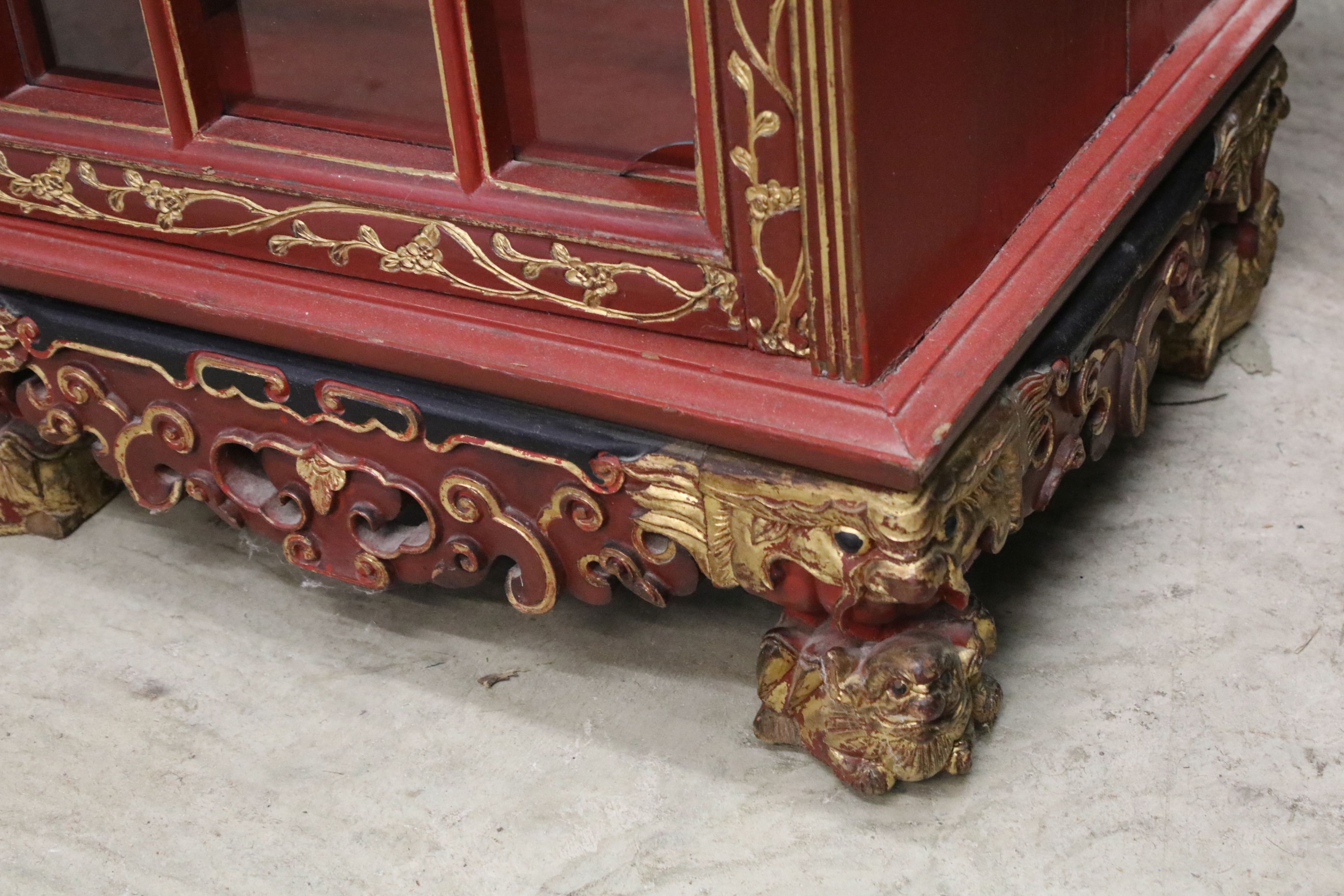 Red Lacquered and Gilt decorated Inverted Breakfront Display Cabinet in the Chinese manner, the - Image 10 of 14