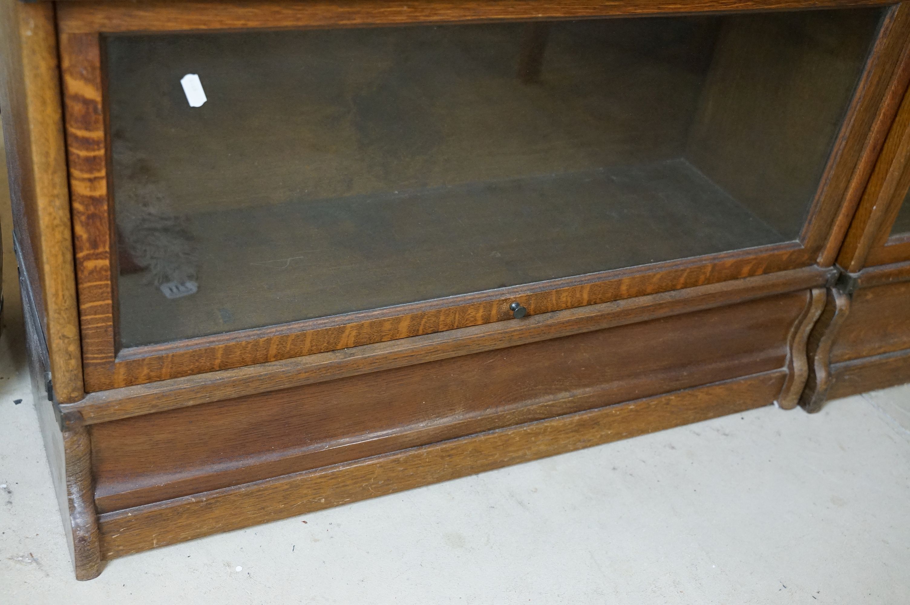 Early 20th century Globe Wernicke Oak Three Section Modular Bookcase, each section with plain glazed - Image 6 of 7