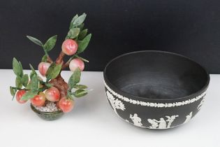 Wedgwood black Jasperware bowl, decorated in typical style with Neo-classical maidens, 20cm