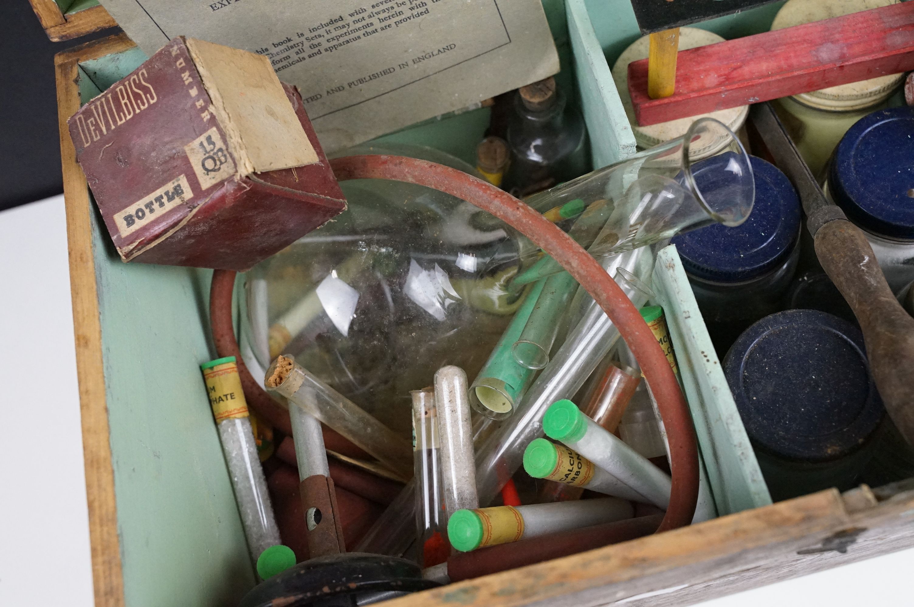 Mid 20th Century chemistry set containing assorted chemical specimens, test tubes, test tube racks - Image 3 of 6
