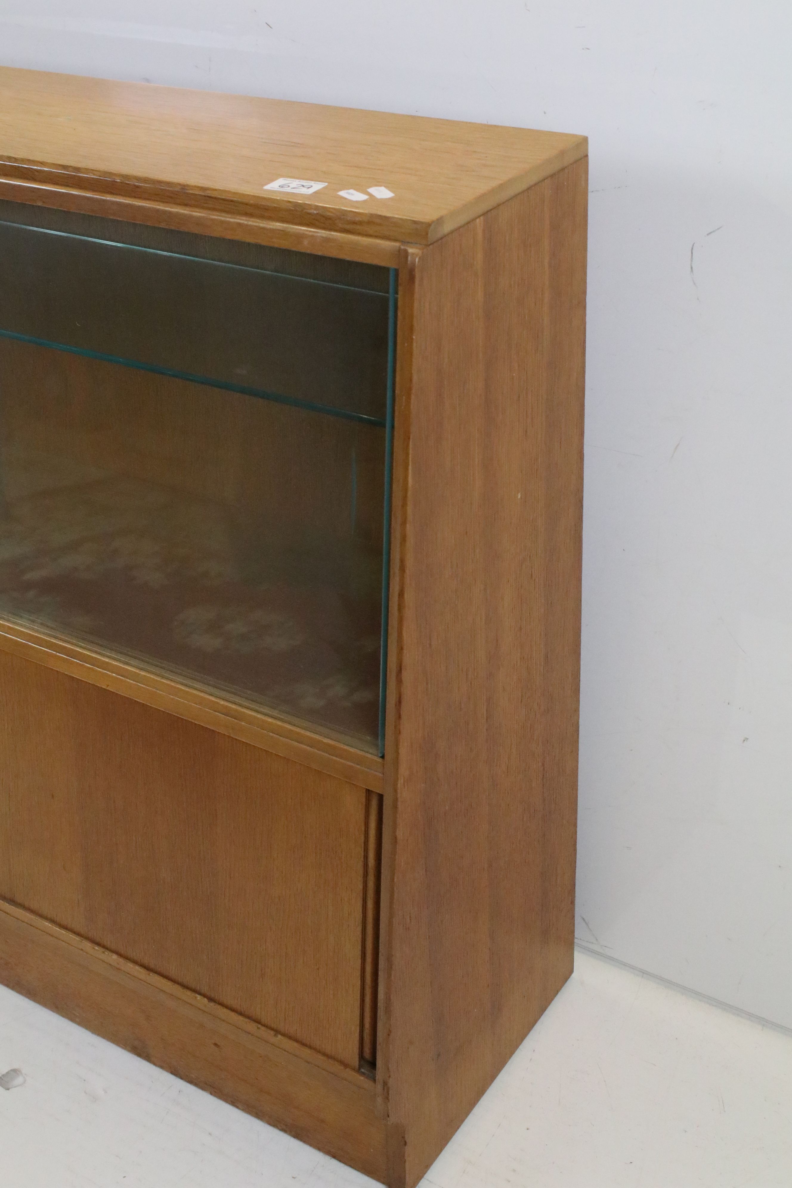 Mid century Oak Bookcase / Side Cabinet, the upper section with two glass sliding doors above two - Image 5 of 5