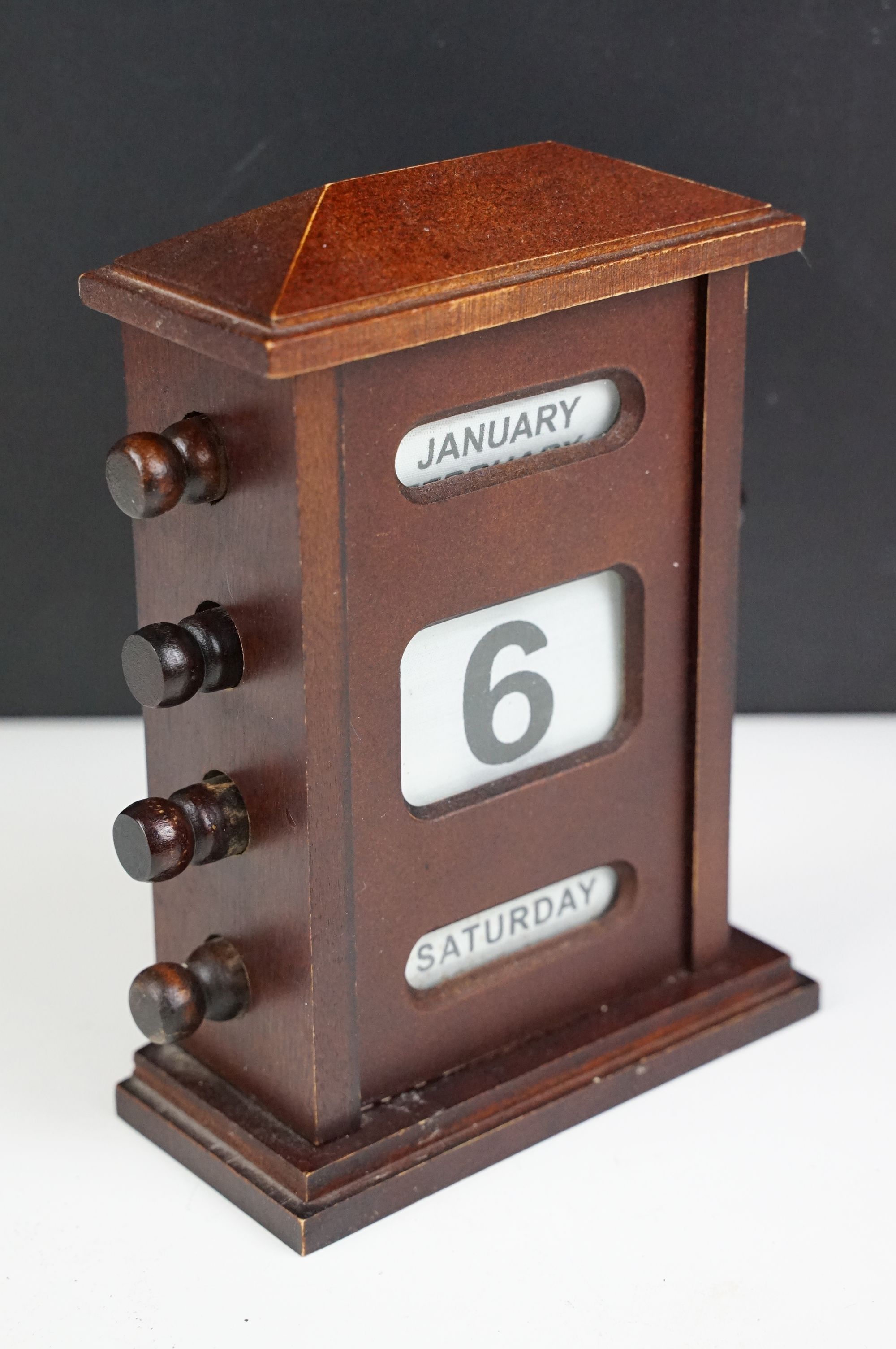 Edwardian style Wooden Cased Perpetual Desk Calendar, 18cm high - Image 2 of 5