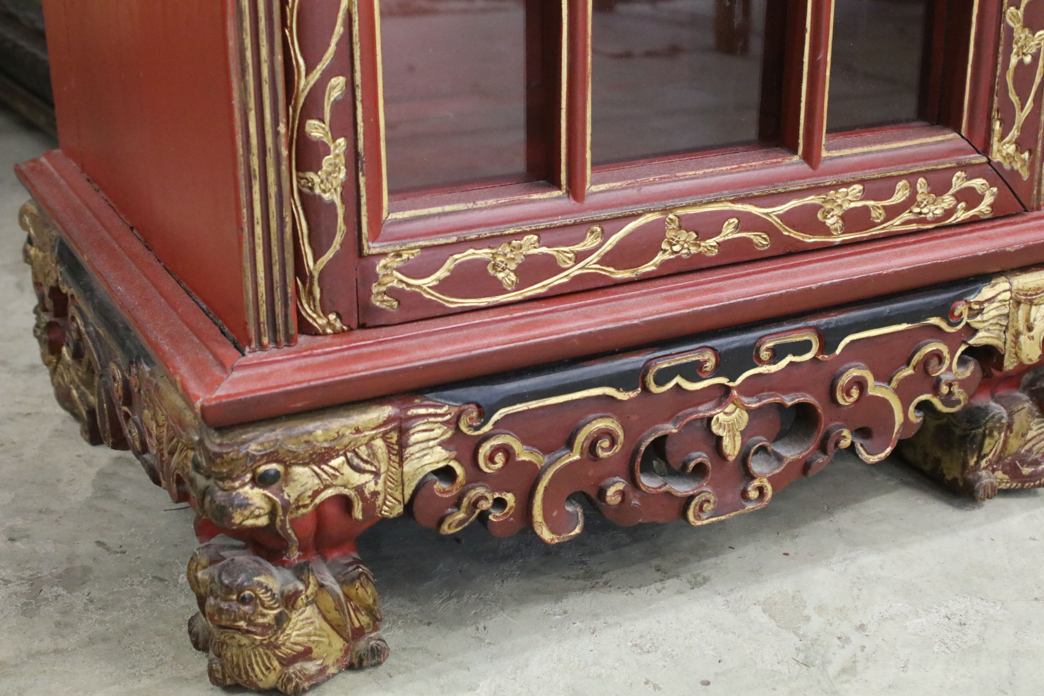 Red Lacquered and Gilt decorated Inverted Breakfront Display Cabinet in the Chinese manner, the - Image 5 of 14