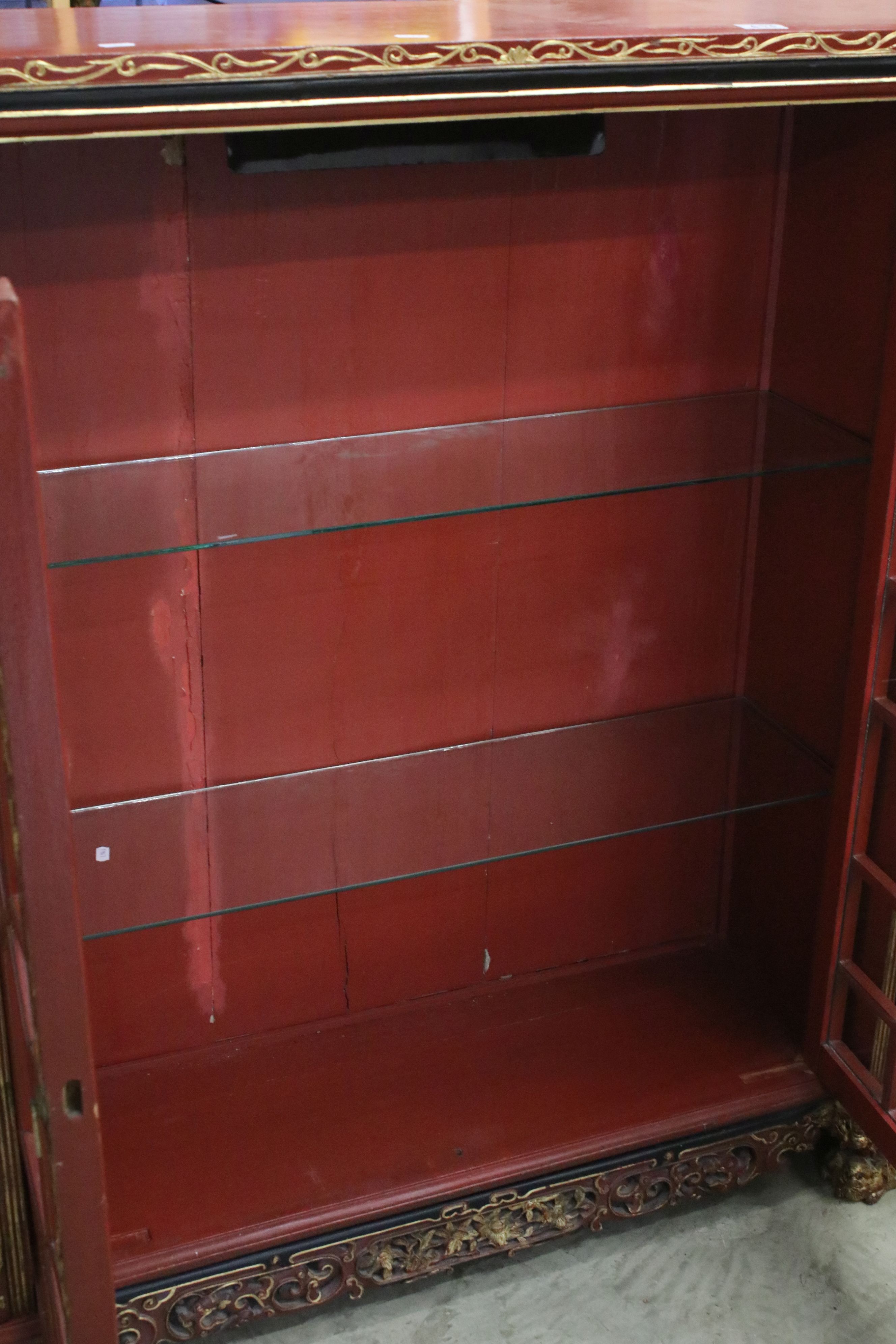 Red Lacquered and Gilt decorated Inverted Breakfront Display Cabinet in the Chinese manner, the - Image 11 of 14