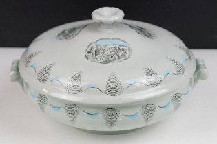 Wedgwood 'Travel' pattern twin-handled tureen & cover, designed by Eric Ravilious, approx 24cm wide