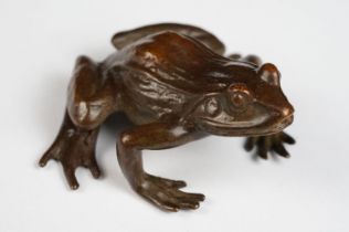 A cast bronze figure of a frog, approx 6cm in length.