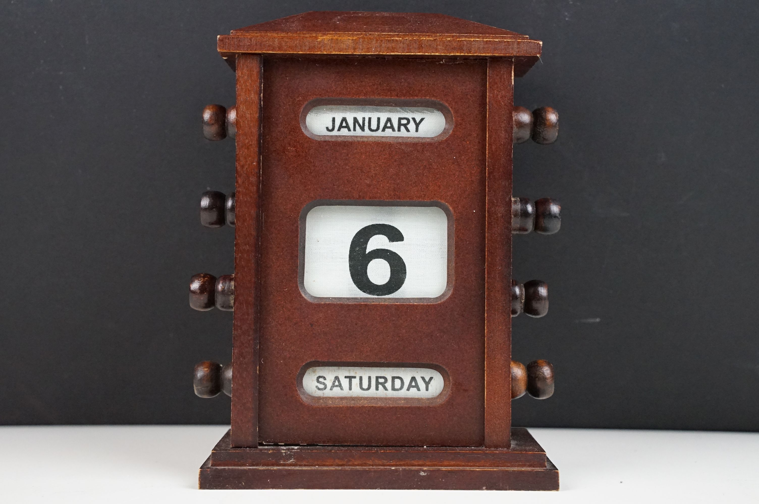 Edwardian style Wooden Cased Perpetual Desk Calendar, 18cm high