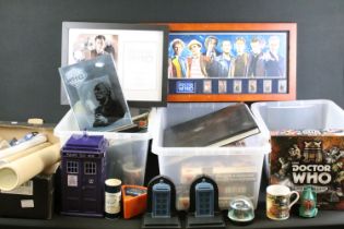 Doctor Who - A collection of mixed BBC Doctor Who toys, games & collectables to include posters,