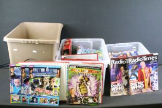 Extensive collection of film / TV magazines, within binders & loose, to include a large quantity