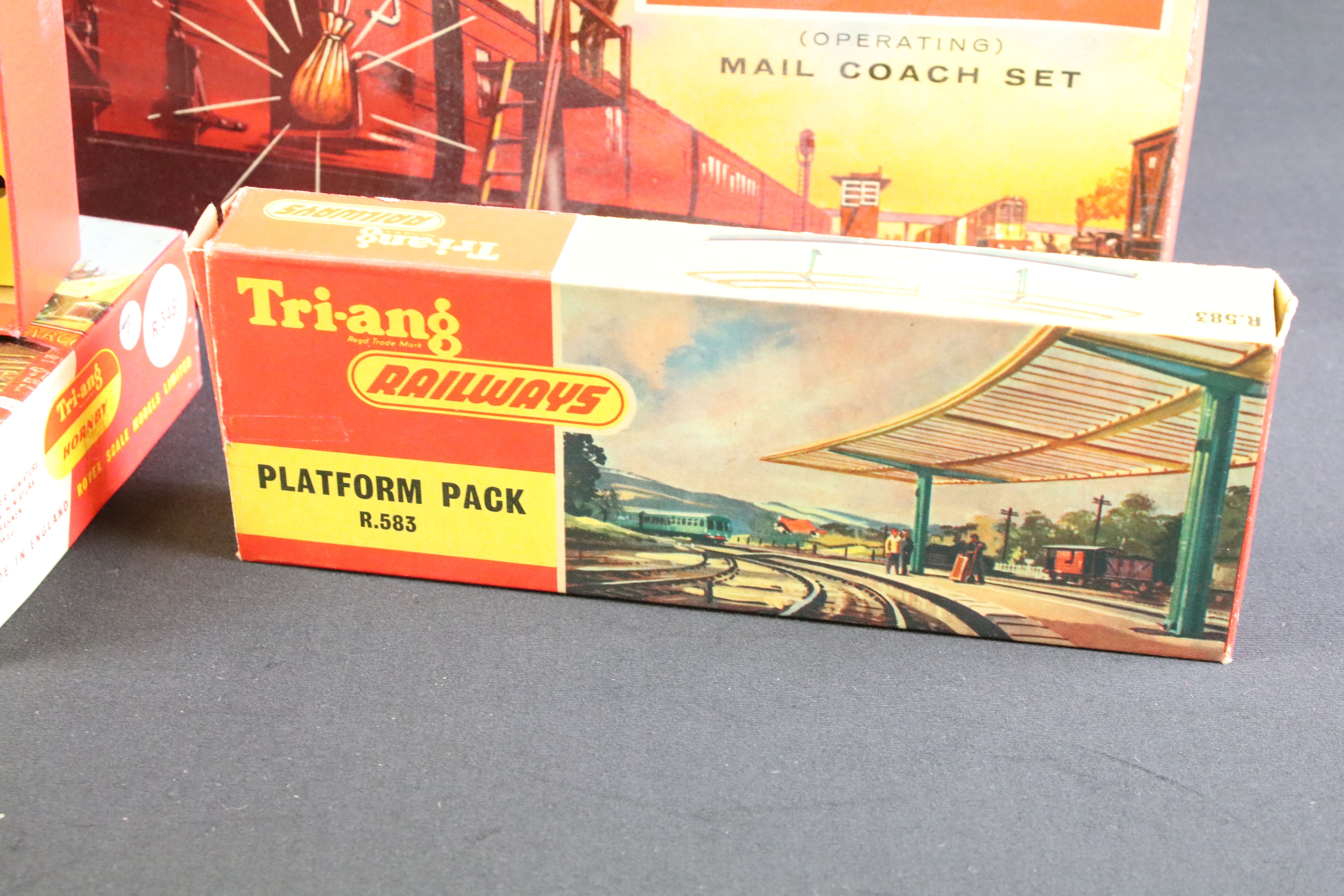 11 Boxed Triang Hornby OO gauge trackside accessories and sets to include R264 Grand Victorian - Image 3 of 7