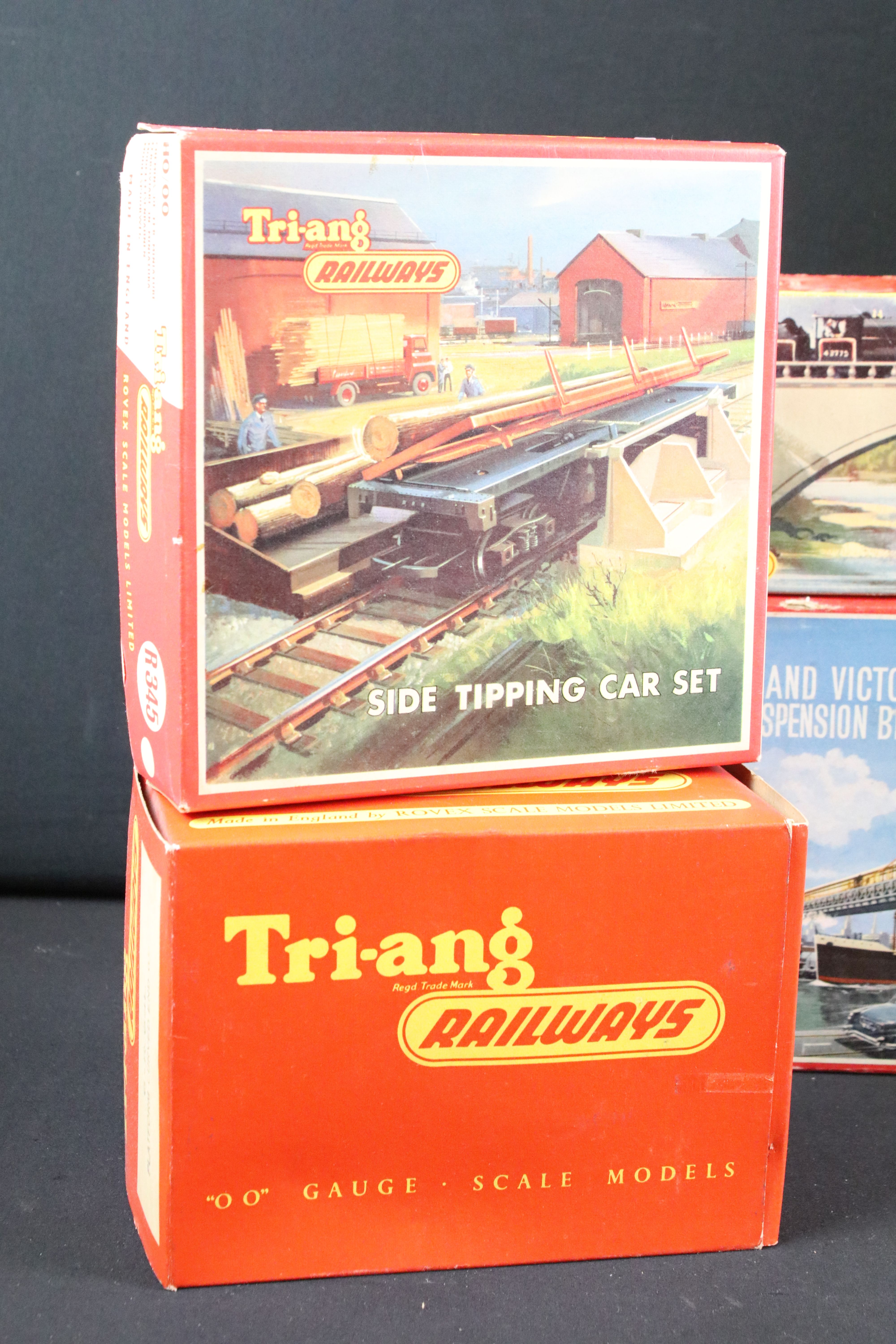11 Boxed Triang Hornby OO gauge trackside accessories and sets to include R264 Grand Victorian - Image 6 of 7