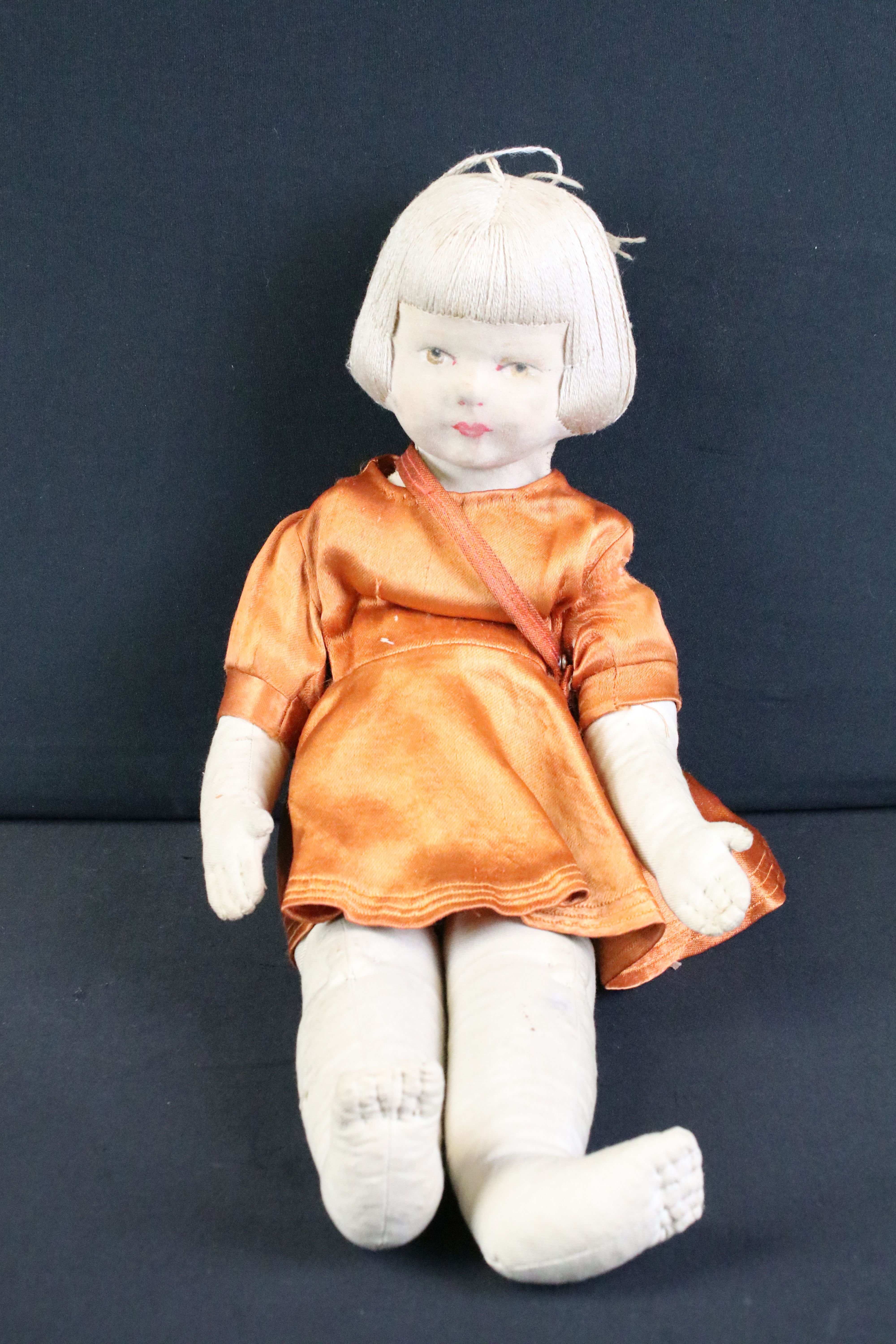 Pair of mid 20th C cloth covered dolls, clothed, with painted facial features and sewn hair. - Image 5 of 7