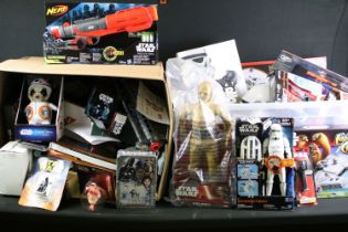 Star Wars - Large collection of various Star Wars related items to include 4 x Star Wars Metallic