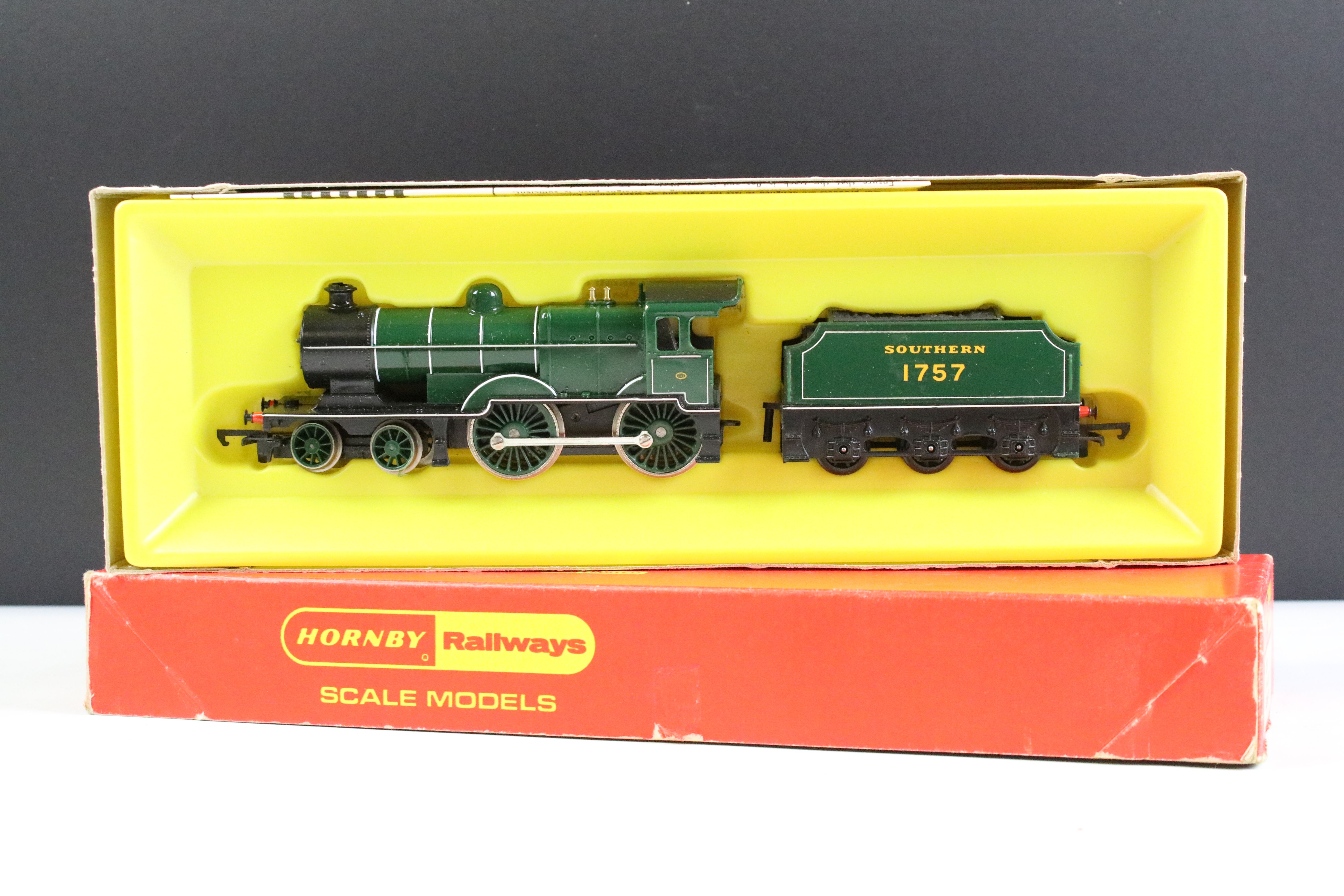 Four boxed Triang Hornby OO gauge locomotives to include R157C Local Two Car Diesel Train, R52 RS - Image 4 of 9