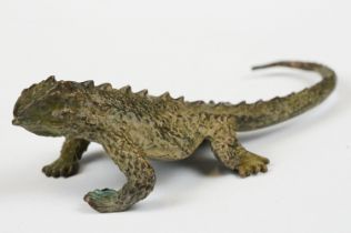 A Chinese ornamental bronze figure of a lizard, approx 9cm in length.