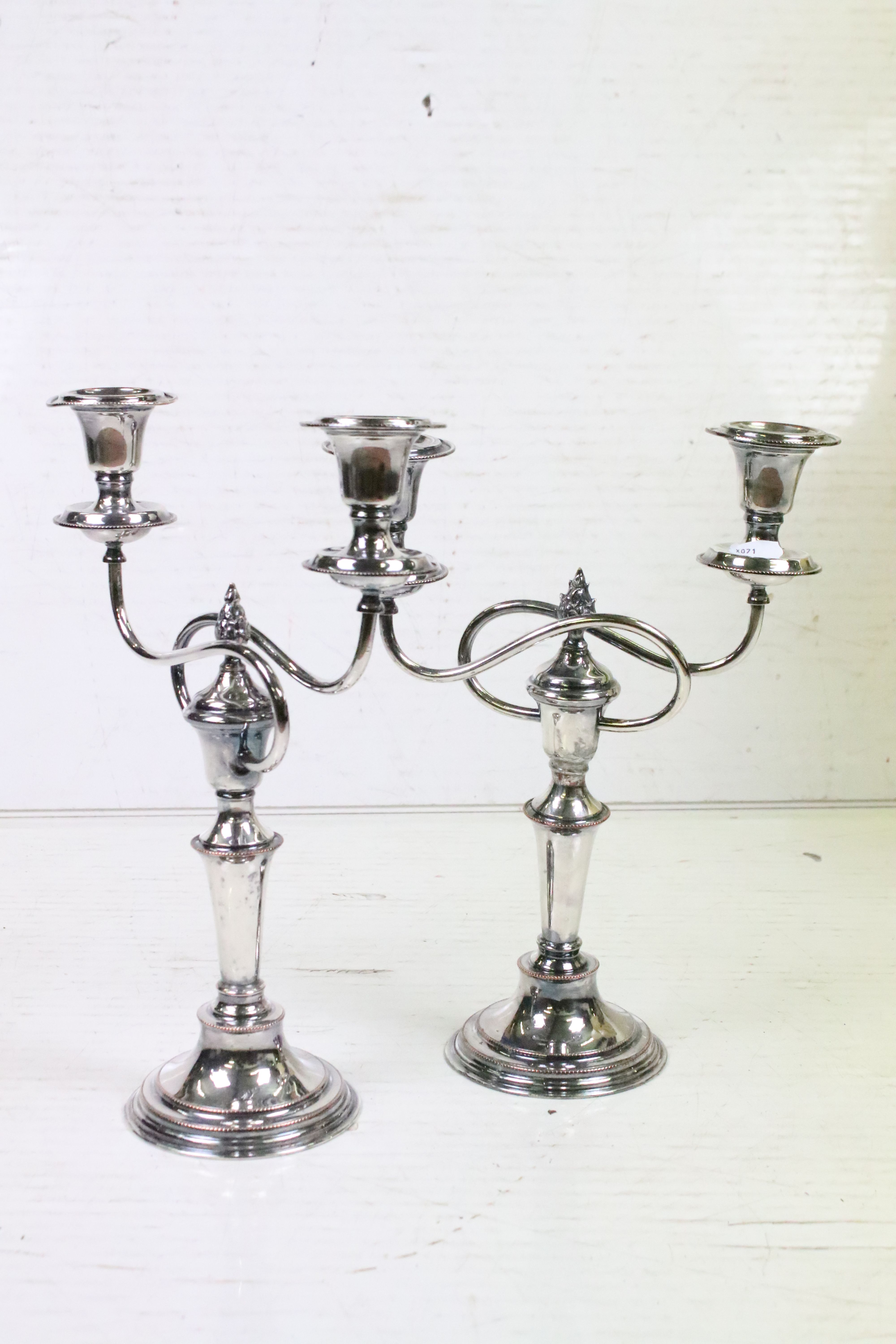 A ceramic oriental style table lamp together with two silver plated candlesticks. - Image 4 of 4