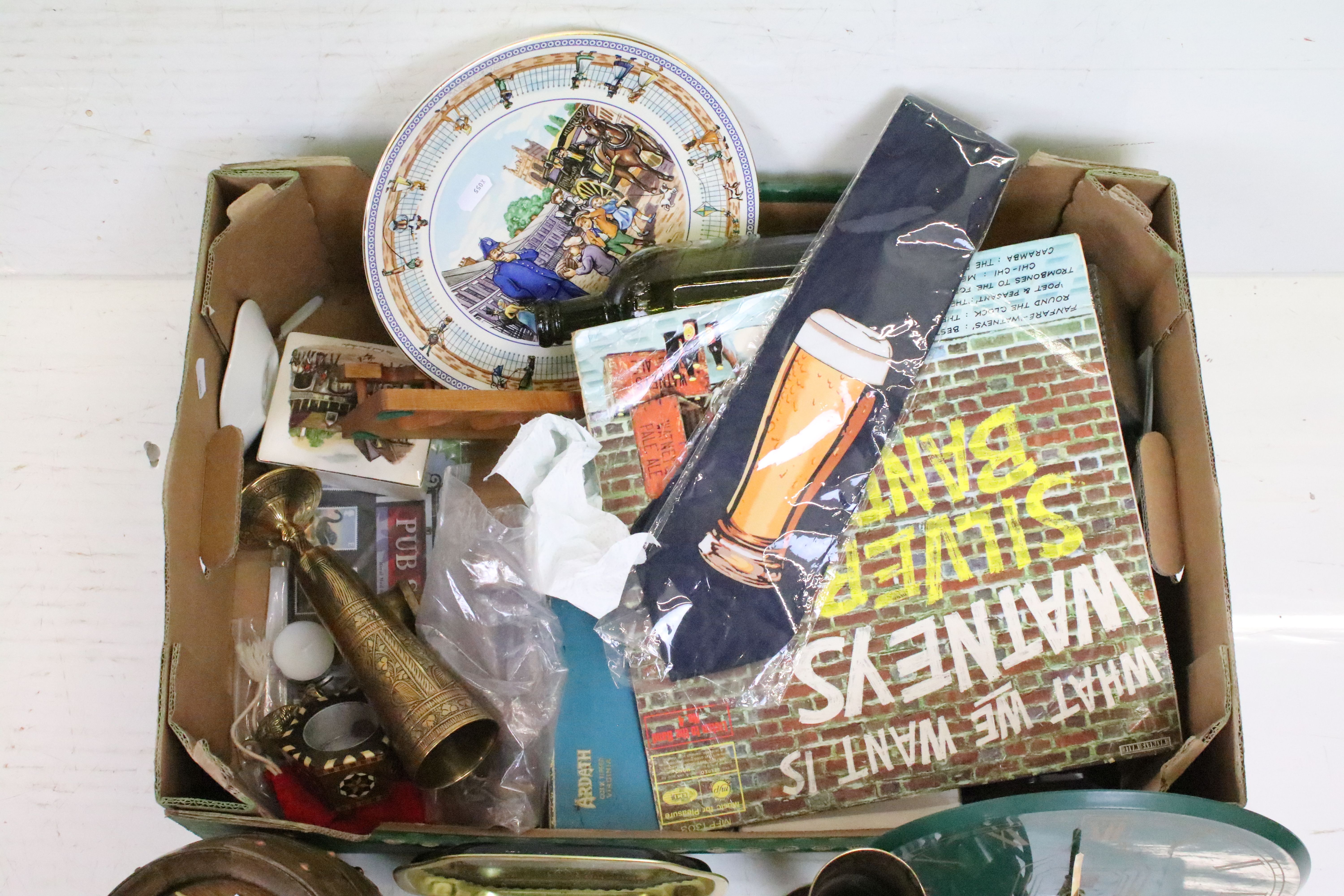 A box of mixed collectables to include Brewery advertising, brassware, clock....etc. - Image 6 of 6