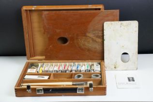 Boxed Winsor & Newton Rathbone Artist's Oil Colour Sketching Box, with contents (paint palettes,