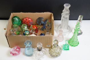 Collection of 20th Century glass to include Art Deco pressed glass, Lalique style pressed glass