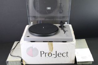 Stereo equipment - Pro-Ject Debut II turntable. With original outer box.