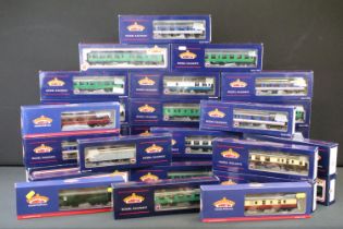 31 Boxed Bachmann OO gauge items of rolling stock to include 39028C BR MK 1 Corridor SK SR green,