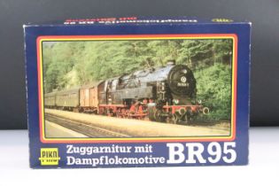 Boxed Piko HO gauge BR 95 Zuggarnitur mit Dampflokomotive set, complete with locomotive and stock