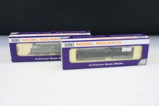 Two boxed/cased Dapol OO gauge ND094 Q1 BR late crest 33002 and ND084B Hymek D7008 BR Two Tone green