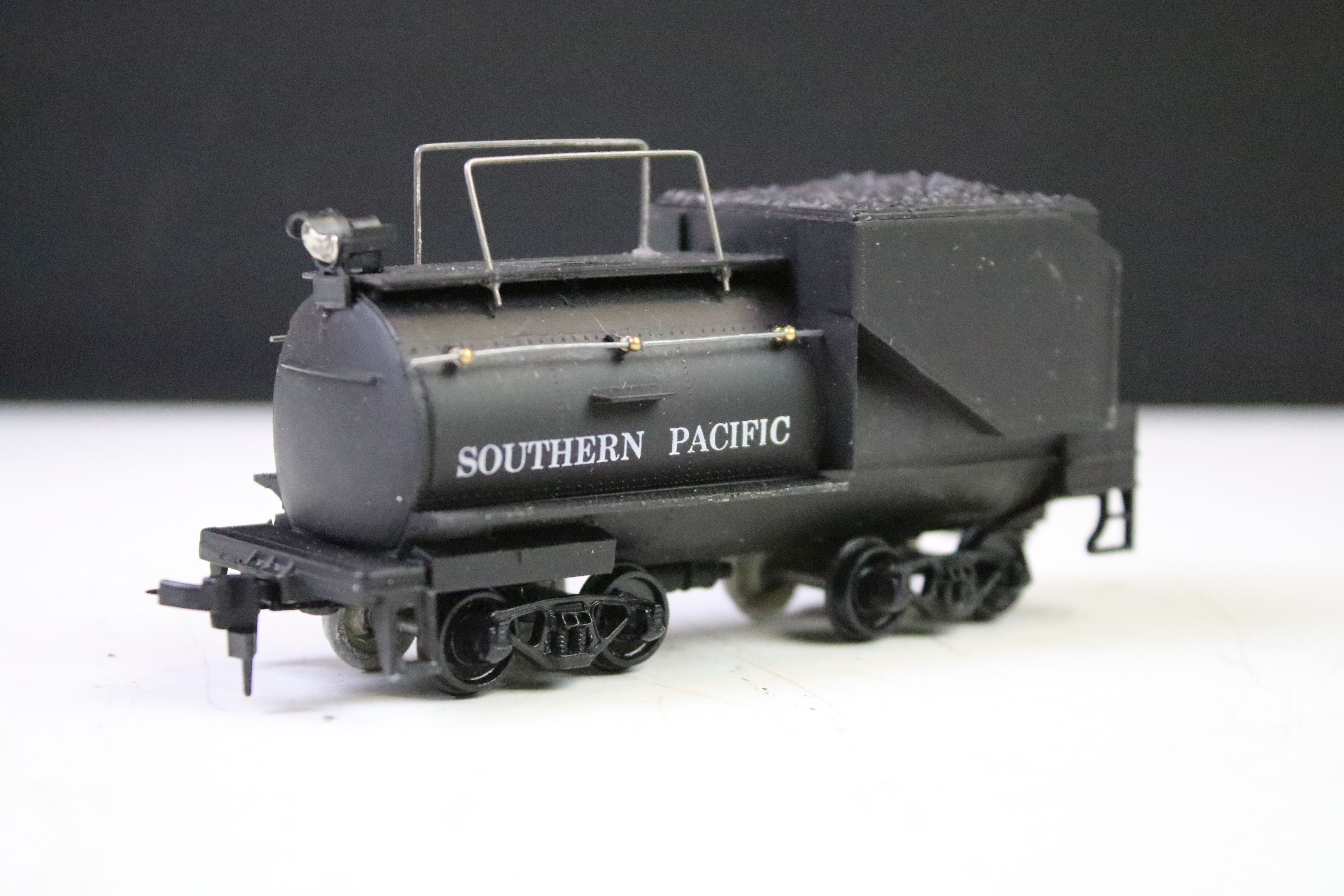 Four Ho gauge locomotives to include a boxed Rivarossi 1224 Indiana Harbour Belt 102, boxed Piko - Image 4 of 13