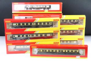 11 Boxed Hornby OO gauge items of rolling stock to include 8 x Railroad (2 x R4355, R4626, R4353,