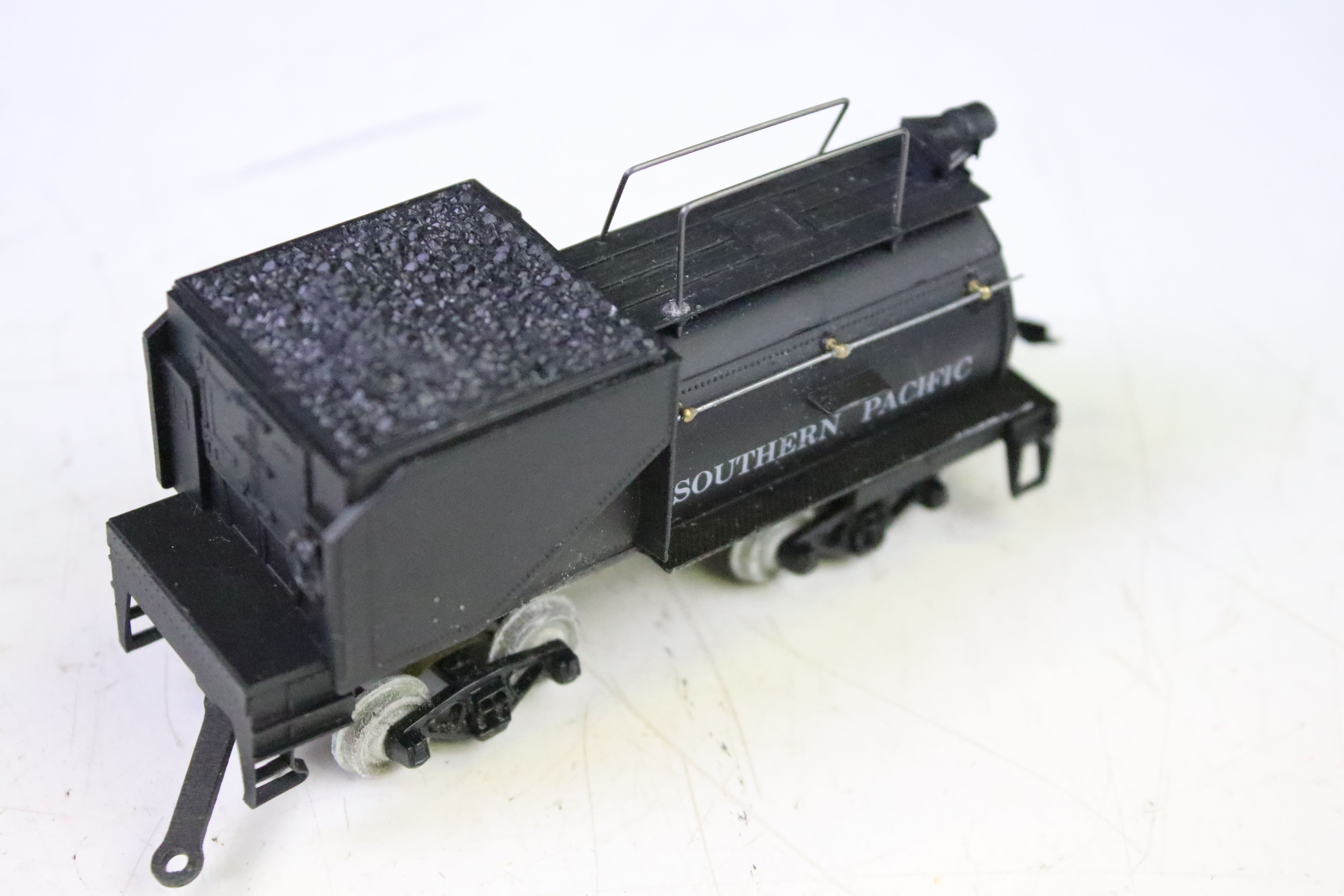 Four Ho gauge locomotives to include a boxed Rivarossi 1224 Indiana Harbour Belt 102, boxed Piko - Image 5 of 13