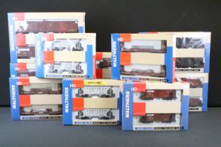 10 Boxed Walthers Ho gauge rolling stock multi pack sets to include 93223510, 93223515, 93237055,