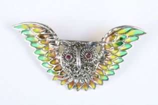 A 925 sterling silver plique a jour & marcasite pin brooch with pendant hoops in the form of an owl,