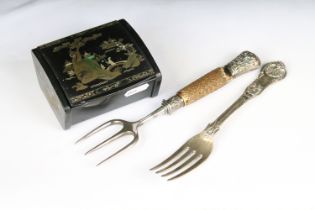 A small group of collectables to include a fully hallmarked sterling silver dinner fork, a serving