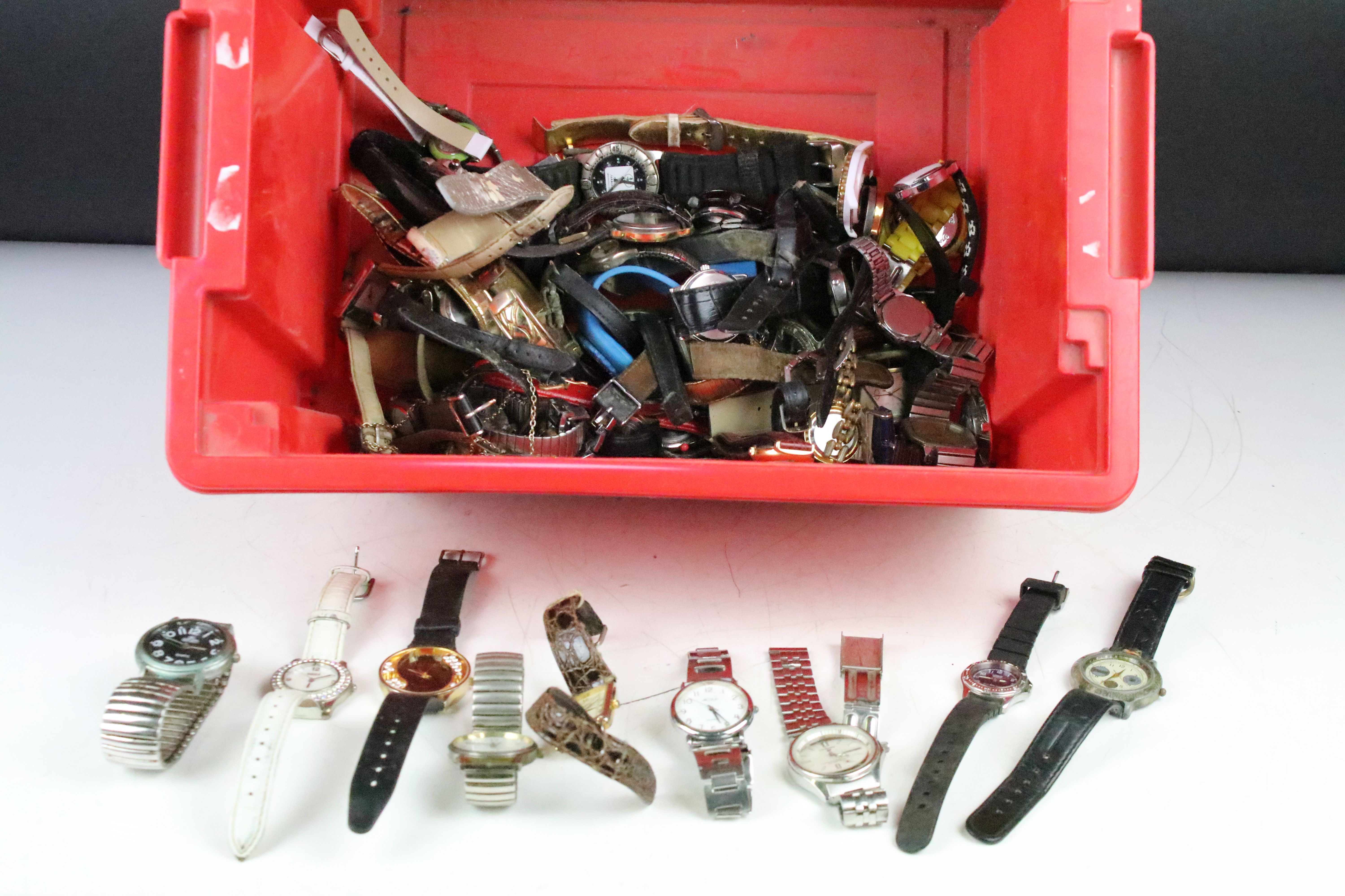 A collection of mixed mainly quartz wristwatches to include Timex and Pulsar examples.