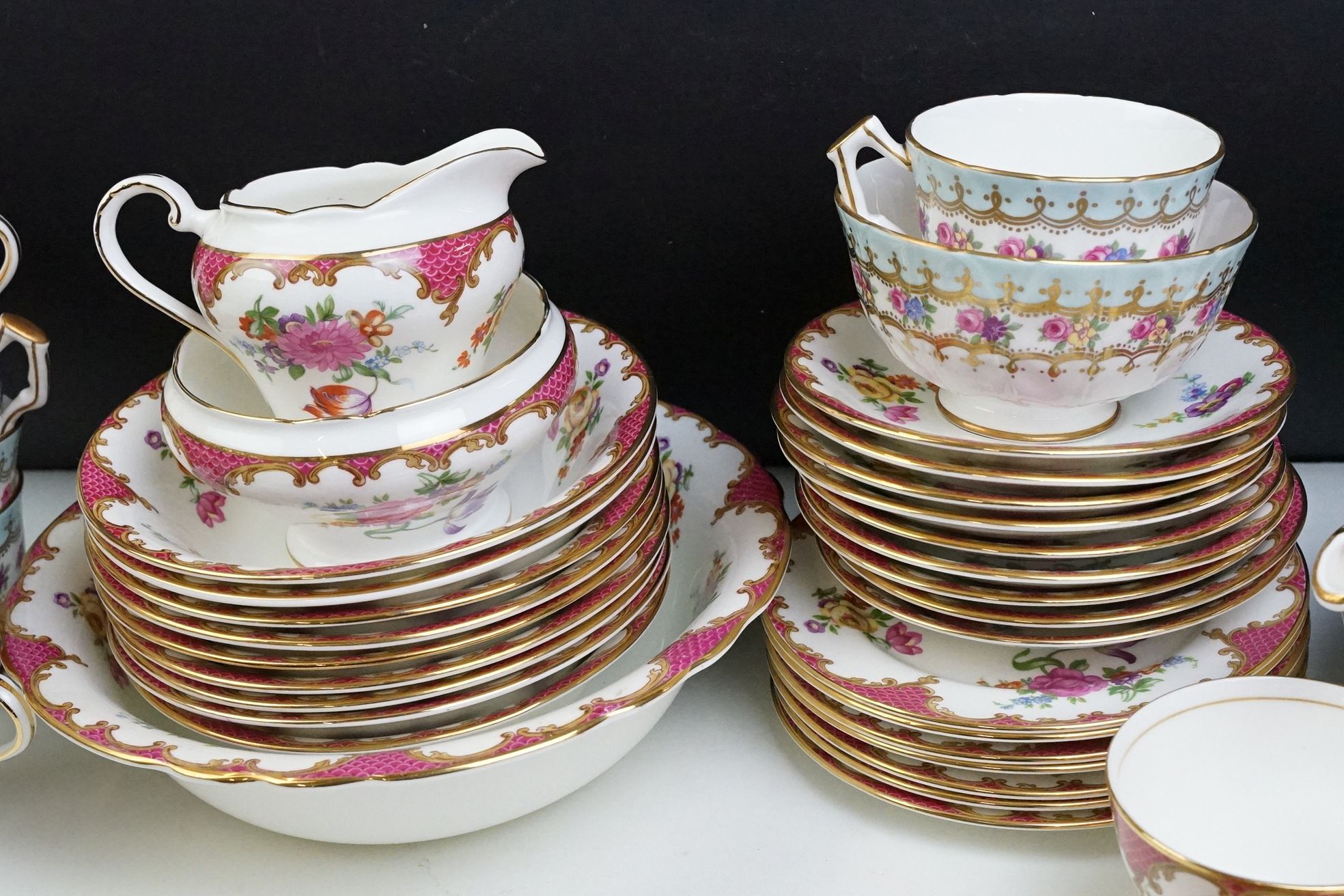 Aynsley porcelain floral tea set, pattern no. B971, to include teapot, 8 cups, 9 saucers, 7 tea - Image 6 of 9
