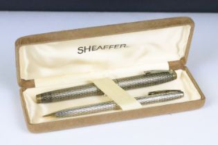 A cased sterling silver Sheaffer fountain pen and propeling pencil set, fountain pen with 14ct