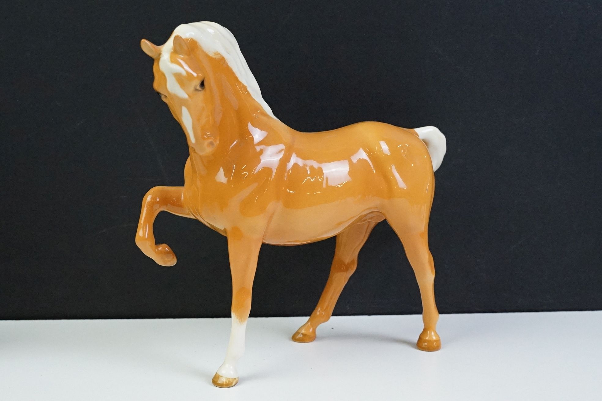 Collection of 10 Beswick porcelain horses to include five Palomino and five brown gloss examples ( - Image 10 of 13